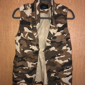 Love Tree Camo Vest NWOT